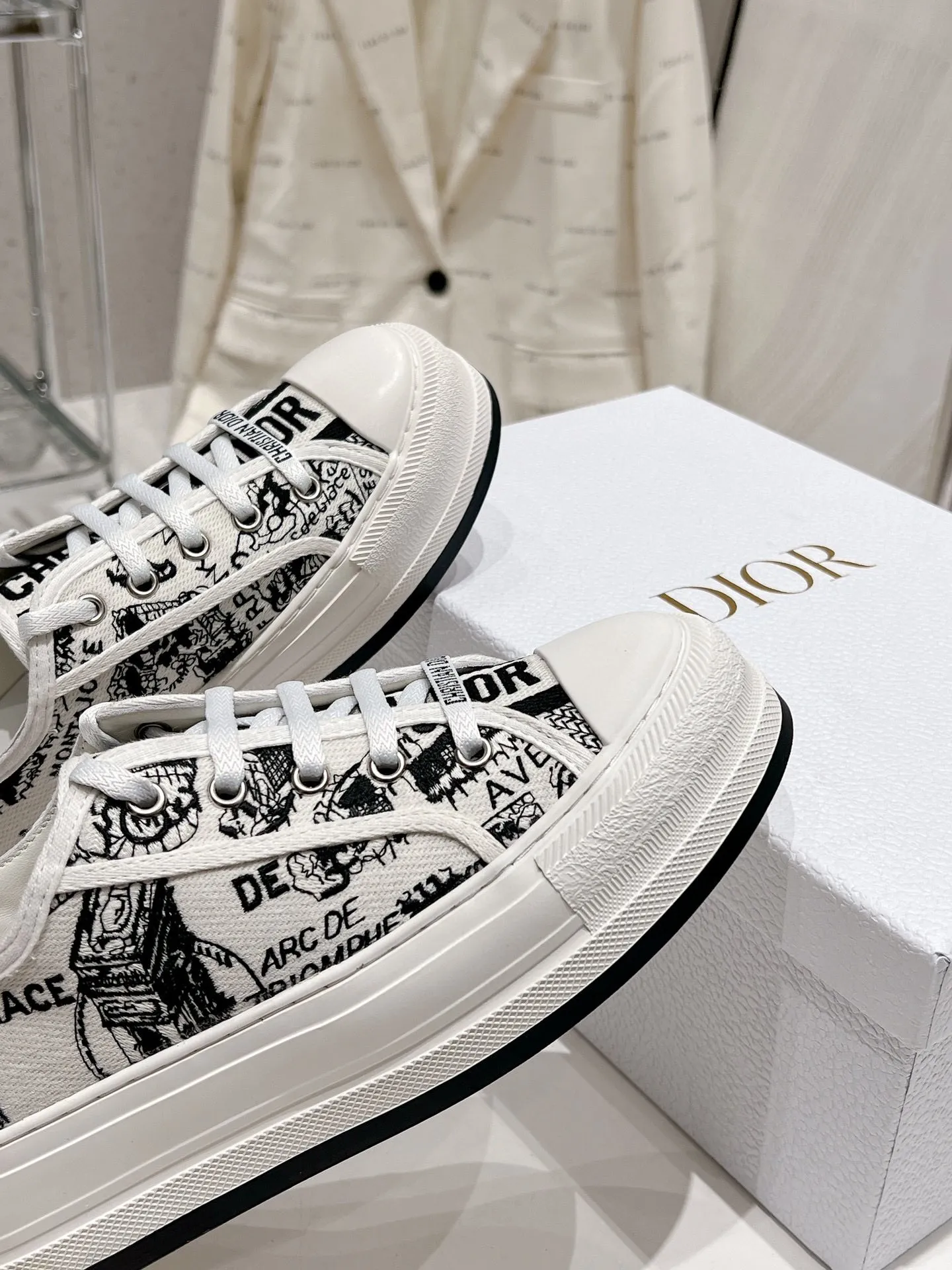 👟👟Ex-factory price 520👟👟 Women's Shoes Women's Clothing Dior Series Dior Dior 2024 Walk'n Series Presbyopia Embroidery Thick-soled Canvas Shoes Casual Sports Shoes Original Purchase Development Production This Walk'n'Dior thick-soled sneaker is a fashionable item that enhances the style of this series. Oblique printed cotton embroidered upper with comfortable platform sole, tongue and Christian Dior 👟👟 ex-factory aris signature laces. Can add fashionable temperament to all kinds of casual looks ▪️Fabric: Original customized imported Oblique printed embroidery ▪️Inner lining: Imported soft sheepskin lining ▪️Outsole: Original exclusive molded T👟👟Factory price U material ▪️Sole thickness: 4.5CM ▪️Size: Women's 35-40